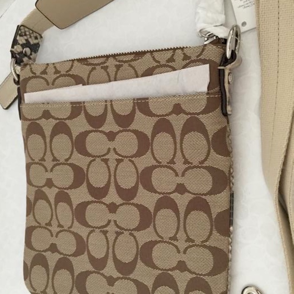 Brand New COACH Sutton Signature Python Swingpack - Picture 6 of 8